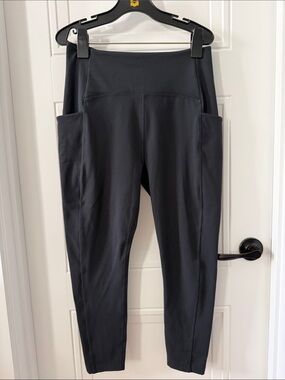 Beyond Yoga High-Waist Black Cropped Leggings with Side Pockets
